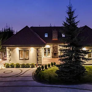https://villa-hof.poznan-hotels.com